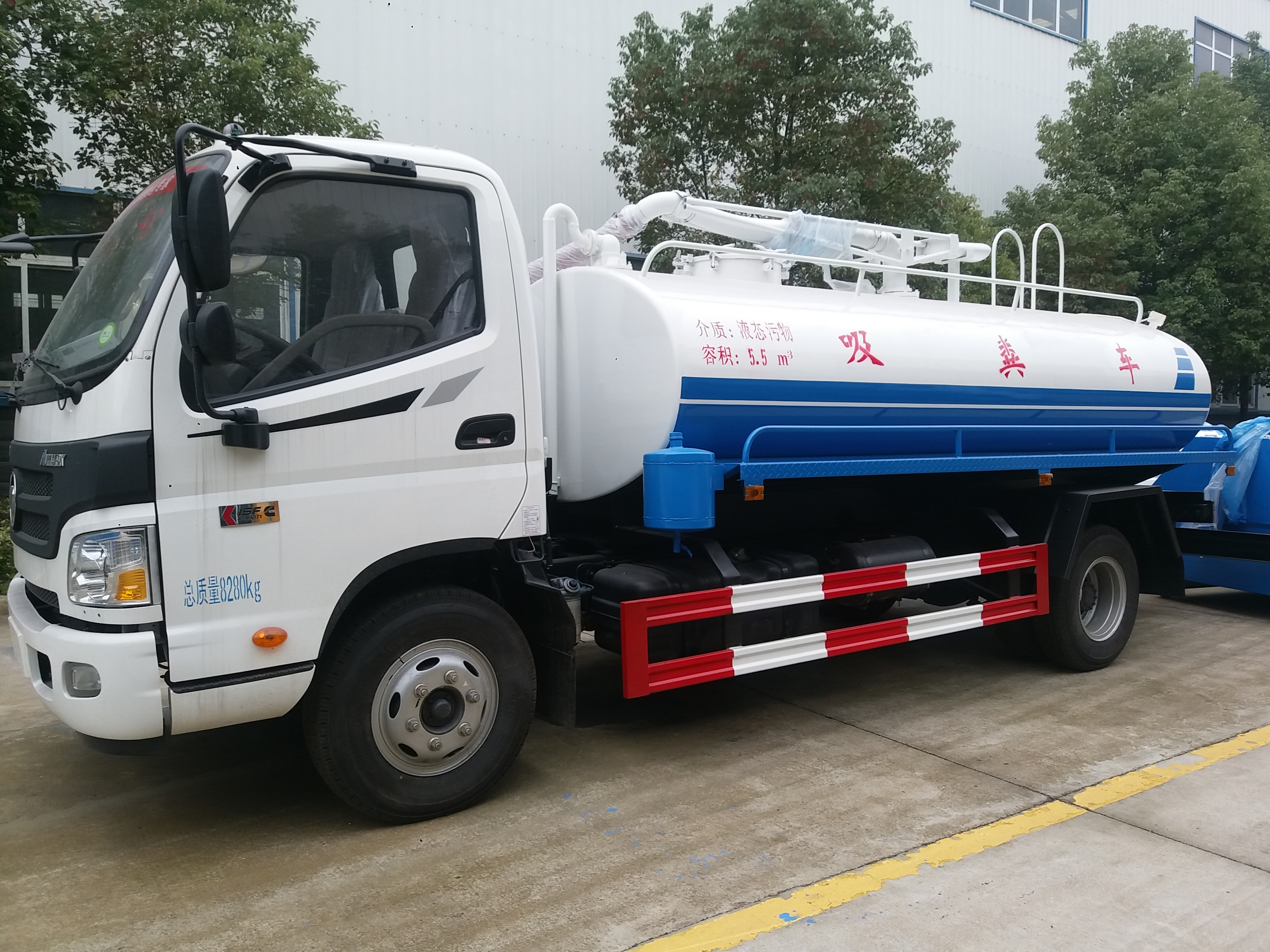 專業(yè)清潔，高效運(yùn)輸——?dú)W馬可吸糞車與多利卡車型高清圖集解析